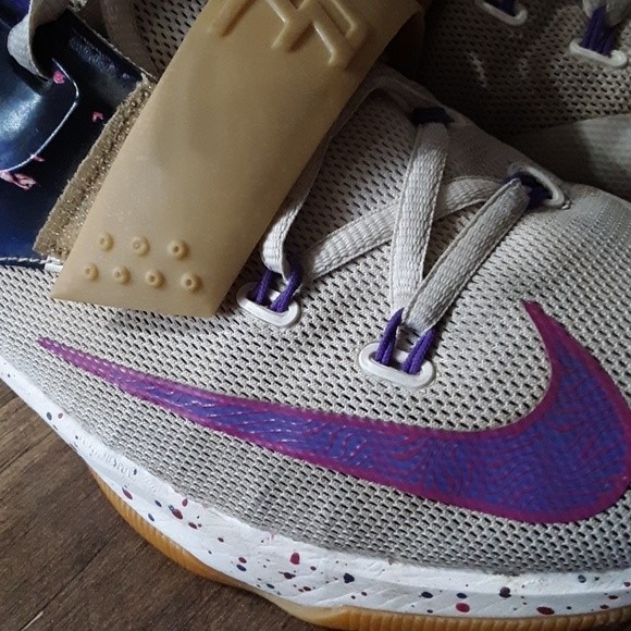 Nike Kid's KD VII GS, PBJ-WHITE/HYPER GRAPE-FUCHSIA FLSH-TM ORANGE, Youth Size 7 - Picture 7 of 16